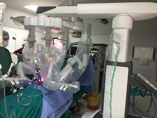 Dr. Rohan Patel performing Robotic surgery in Ahmedabad at Apollo Hospital